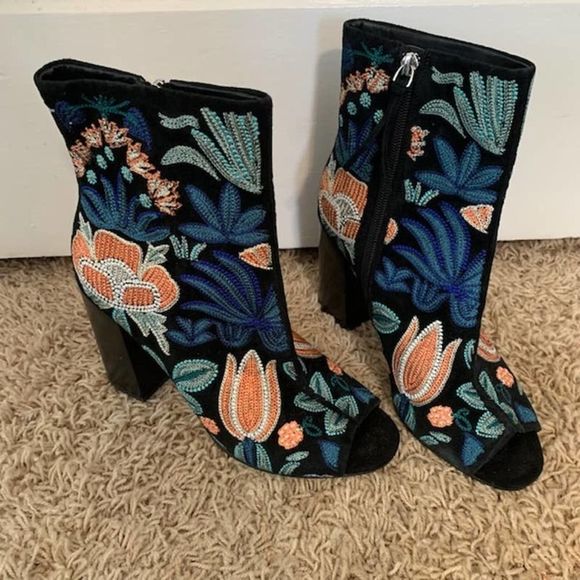 Rebecca Minkoff Billie Floral Peep Toe Booties Floral Embroidery Zip Up Size 8.5 - Picture 2 of 7